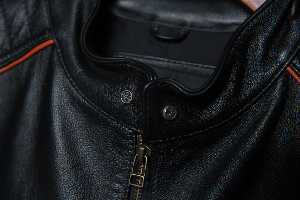 Chaqueta de cuero motoquera bordada